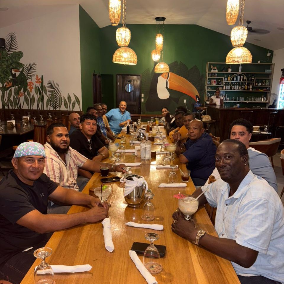 2-group-dinner